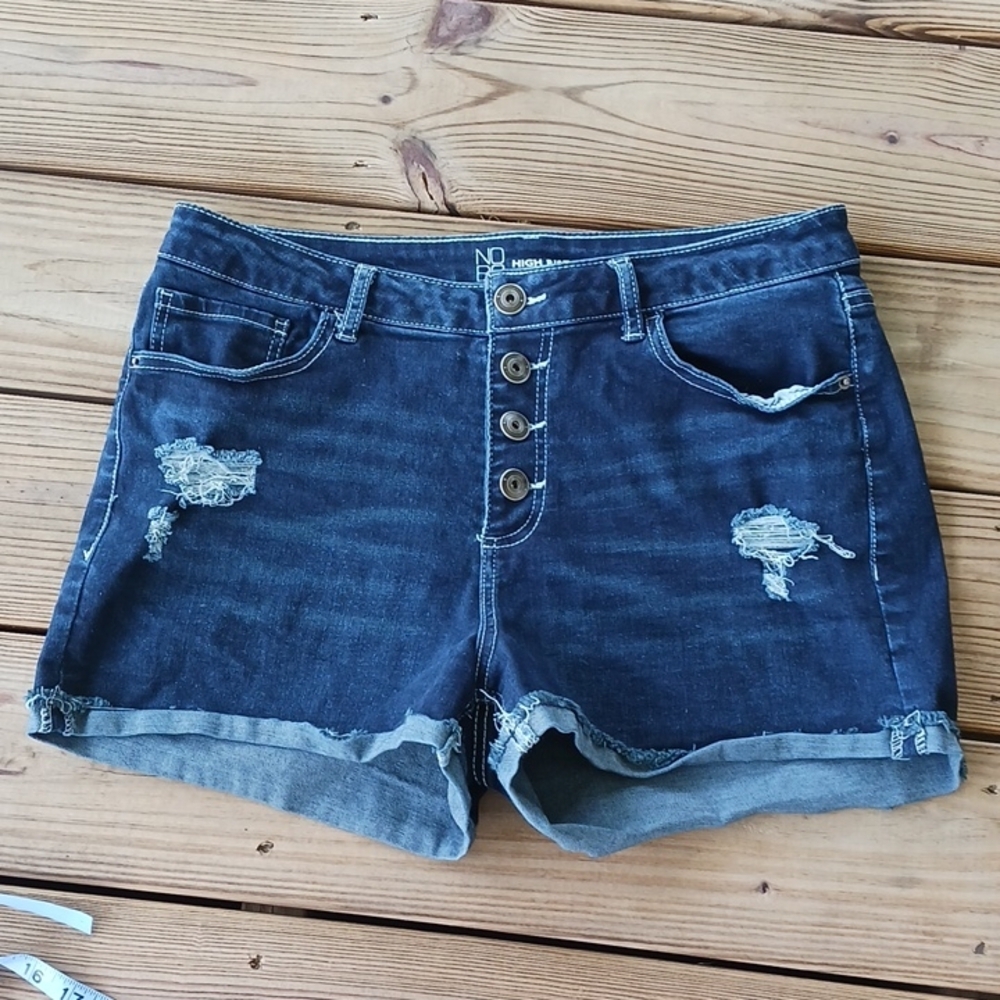 NO Boundaries high rise distressed stretch shorts size 15